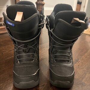 Burton Women Mint Imprint 1 Black Snowboard Boots size 5.5W